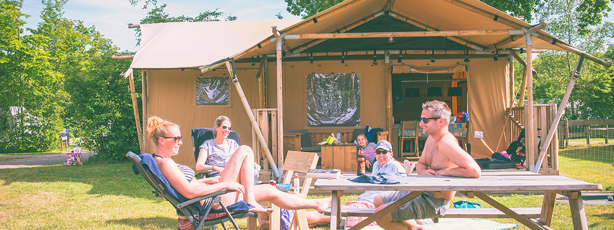 Uncategorised – Woud Texel Tiny House Tenten Jouw Tiny House Tent De zes Tiny House Tenten van Woud vind je verspreid over het kampeerterrein, tussen de kampeerplaatsen. Ze zijn ingericht...