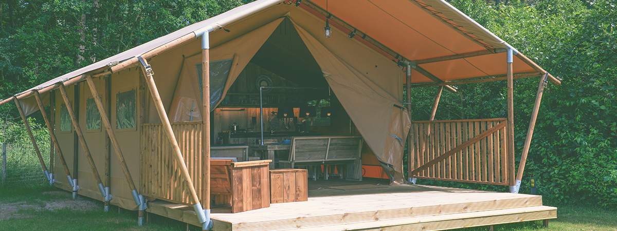 Uncategorised – Woud Texel Tiny House Tenten Jouw Tiny House Tent De zes Tiny House Tenten van Woud vind je verspreid over het kampeerterrein, tussen de kampeerplaatsen. Ze zijn ingericht...